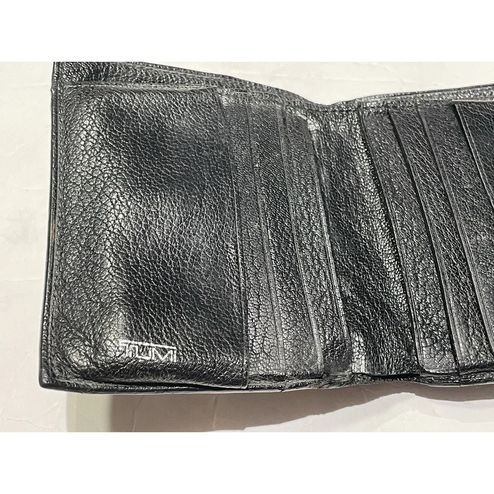 Tumi pre owned